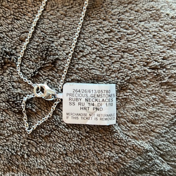 Sterling silver 18” chain with heart design. Heart pendant ruby colored stones - Picture 4 of 5